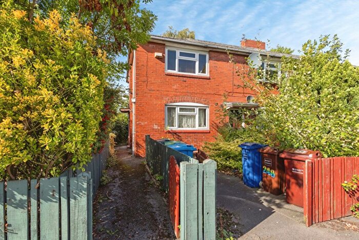 2 Bedroom Flat For Sale In Platt Lane, Manchester, Greater Manchester, M14