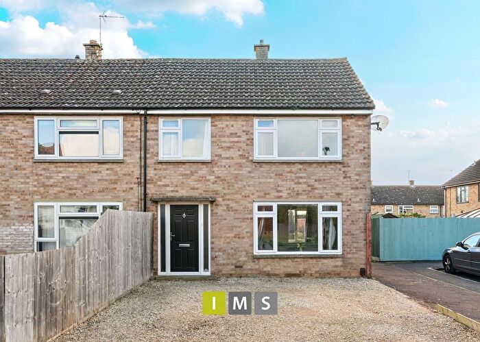 3 Bedroom End Terrace House For Sale In Danes Road, Bicester, OX26
