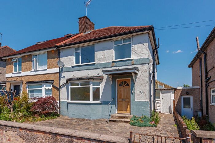 3 Bedroom Semi-Detached House For Sale In Oakleigh Road North, Whetstone, N20