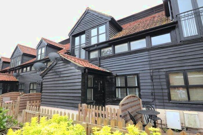 2 Bedroom Cottage To Rent In Little Dytchleys Mews, Brentwood, CM14