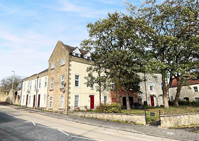 2 Bedroom Flat To Rent In Vallis Way, Frome, BA11