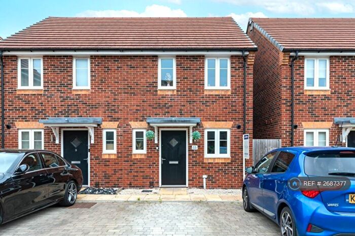 2 Bedroom Semi-Detached House To Rent In Clover Fields, Didcot, England, Uk, OX11