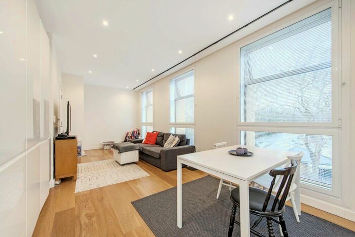 2 Bedroom Apartment To Rent In Highbury Crescent, Highbury, London, N5