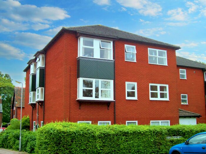 2 Bedroom Flat To Rent In Lime Tree Place, St Albans, AL1