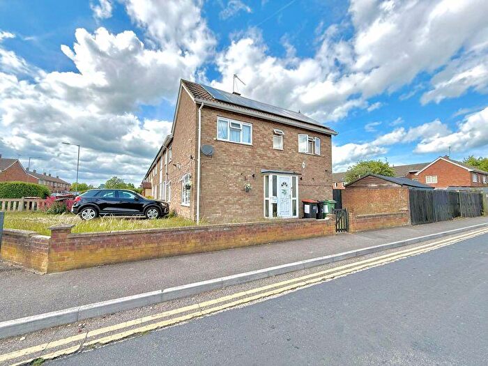 4 Bedroom End Of Terrace House For Sale In Kent Road, Houghton Regis, LU5