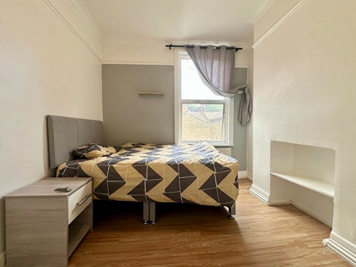 5 Bedroom House To Rent In Medlar Street, Camberwell, SE5