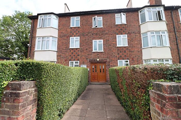 2 Bedroom Flat To Rent In Brook Court, Brook Avenue, Edgware, Middlesex, HA8
