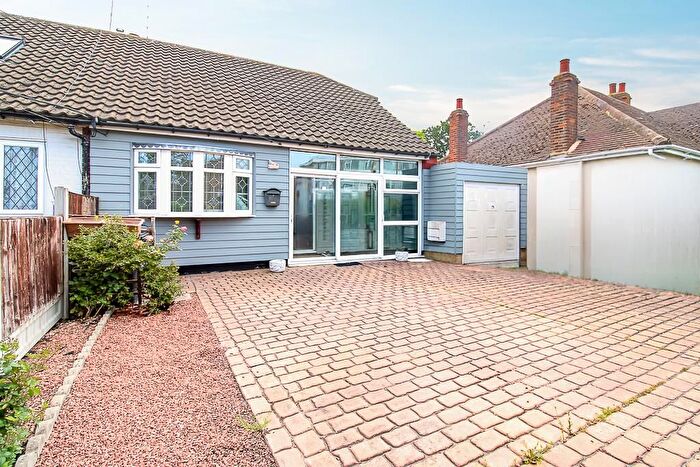 2 Bedroom Semi-Detached Bungalow For Sale In Ashingdon Road, Rochford, SS4