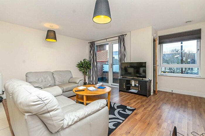 2 Bedroom Flat To Rent In The Broadway, Greenford, UB6