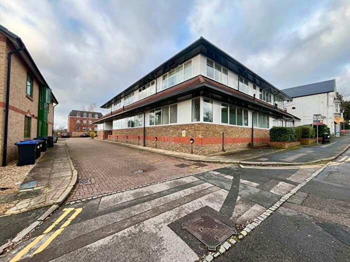 1 Bedroom Apartment To Rent In Victoria Avenue, GU15