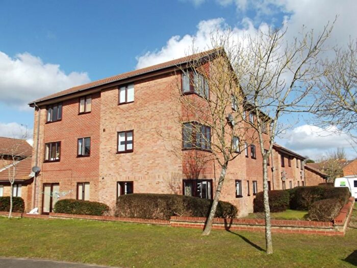 2 Bedroom Flat To Rent In Godmanston Close, Poole, BH17