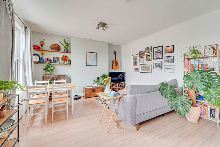 1 Bedroom Flat For Sale In Florence Road, Finsbury Park, N4