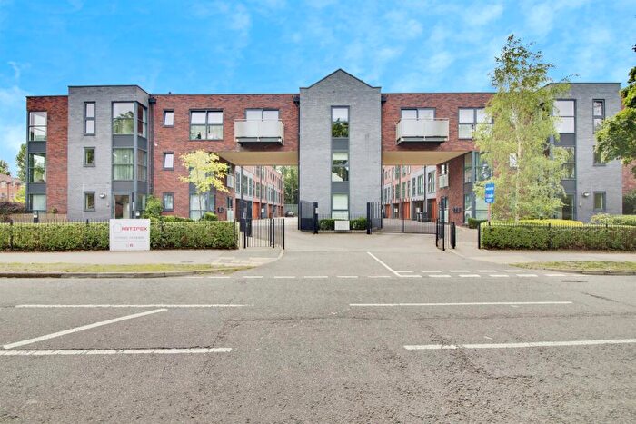 2 Bedroom Flat For Sale In Groom Place, Welwyn Garden City, AL7