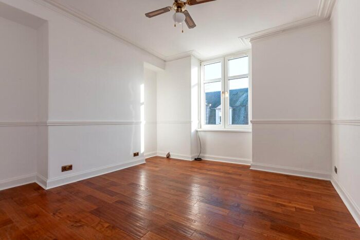 2 Bedroom Flat For Sale In Wallfield Place, Rosemount, Aberdeen, AB25