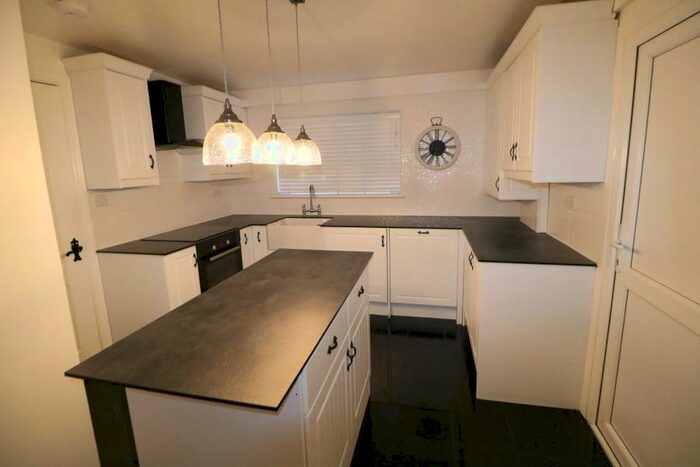 3 Bedroom Flat To Rent In Bycullah Road, Enfield, EN2