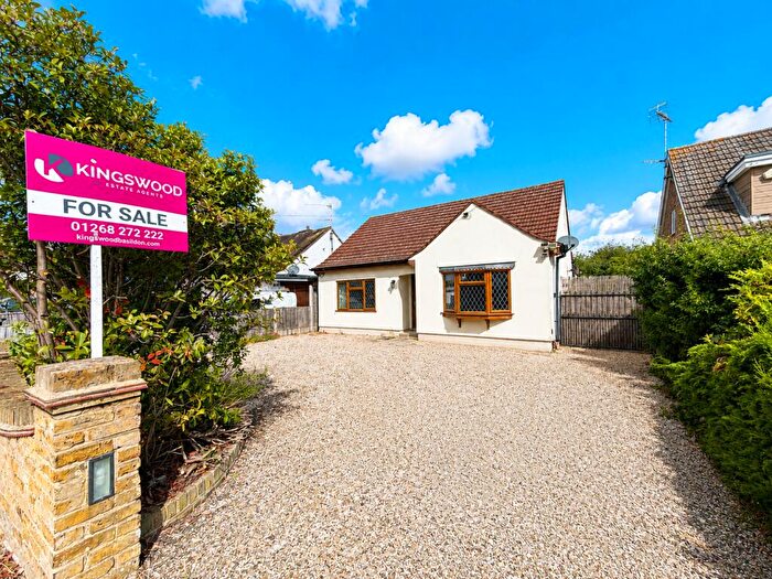 2 Bedroom Bungalow For Sale In New Century Road, Laindon, Basildon, Essex, SS15