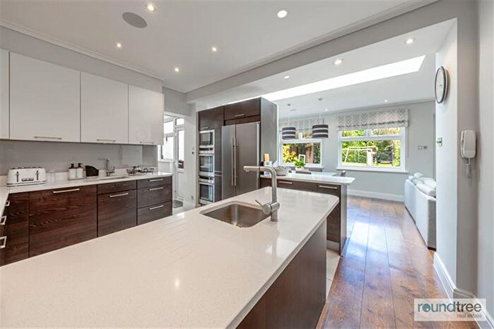 6 Bedroom Detached House To Rent In Downage, Hendon, NW4