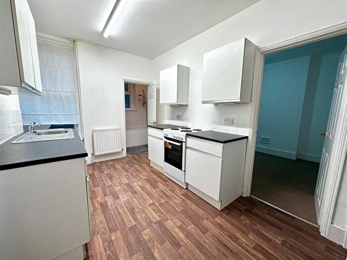 1 Bedroom Flat To Rent In Temple Dwellings, Temple Street, London, E2