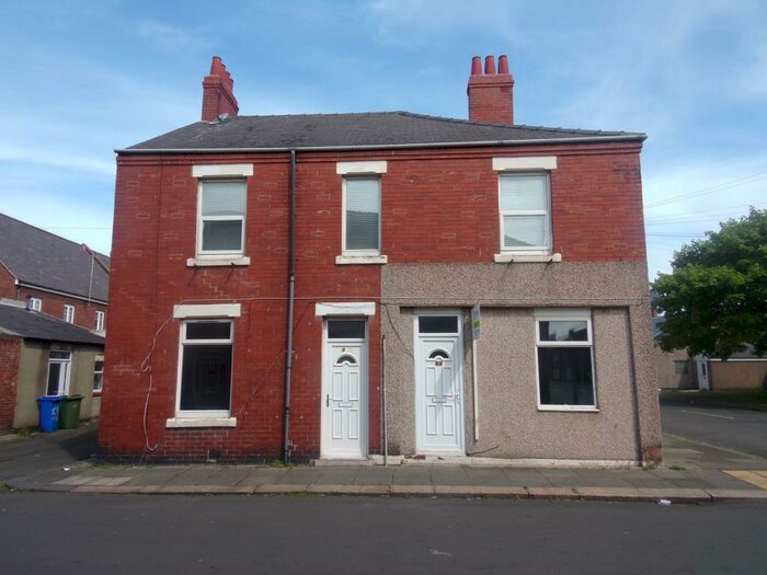 2 Bedroom Ground Flat To Rent In Croft Road, Blyth, Northumberland, NE24