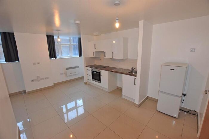 3 Bedroom Apartment To Rent In Clyde Court, Erskine Street, Leicester, LE1