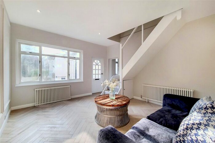 2 Bedroom Property To Rent In Friars Stile Place, Richmond, TW10