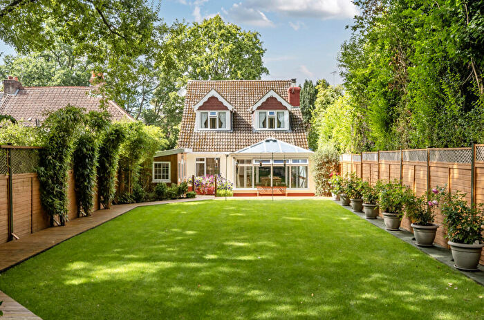 5 Bedroom Detached House For Sale In Crookham Road, Church Crookham, Fleet, Hampshire, GU51