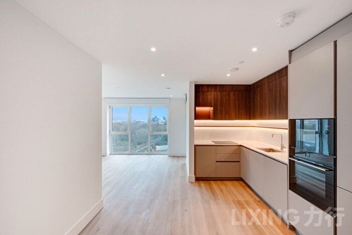 2 Bedroom Flat To Rent In Maple Mews, Bow, E3