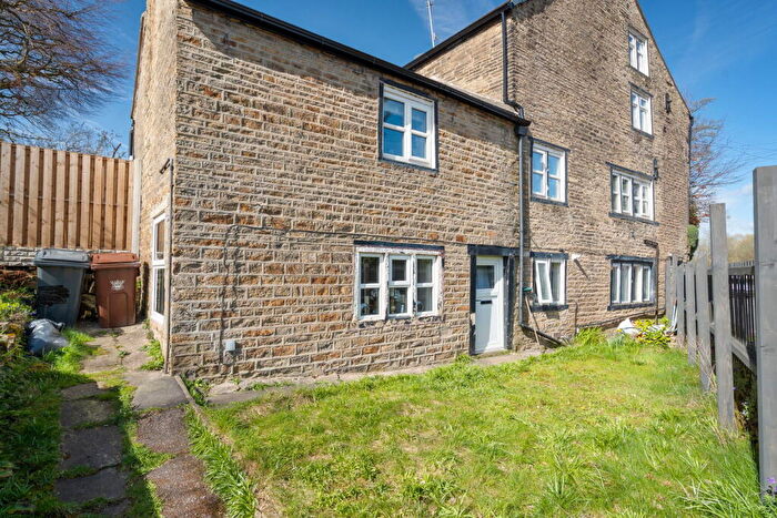 2 Bedroom Apartment For Sale In Turnlee Road, Glossop, SK13