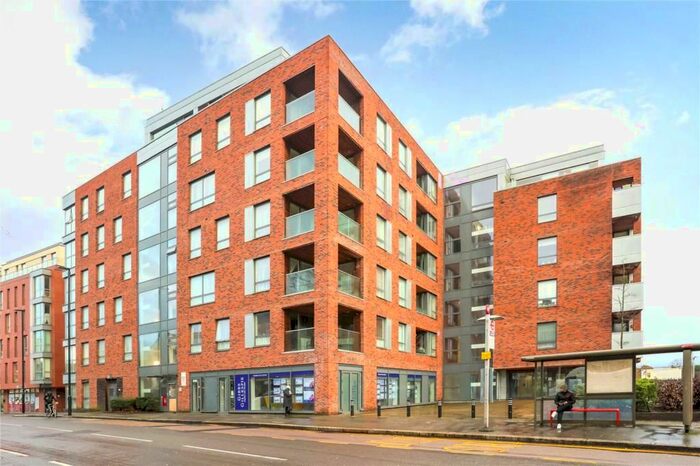 2 Bedroom Flat To Rent In High Street, Brentford, TW8