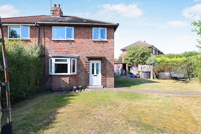 3 Bedroom Semi-Detached House For Sale In Ashleigh Road, Chesterfield, S43