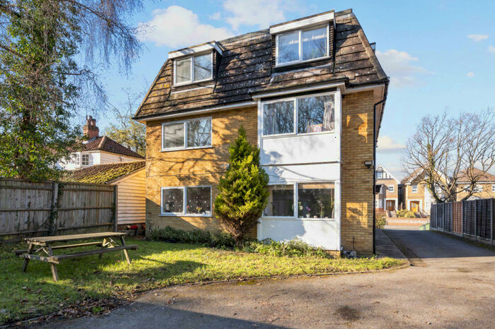 1 Bedroom Apartment To Rent In Albany Lodge - Thames Ditton, KT7