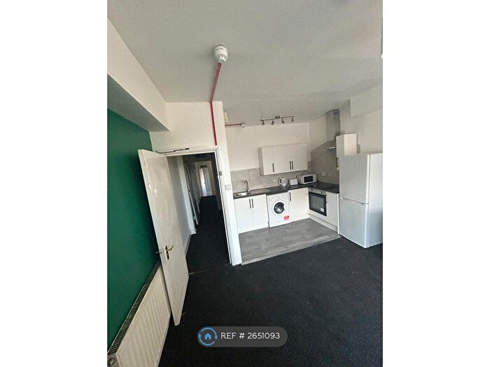 4 Bedroom Flat To Rent In Beech Avenue, New Basford, Nottingham, NG7