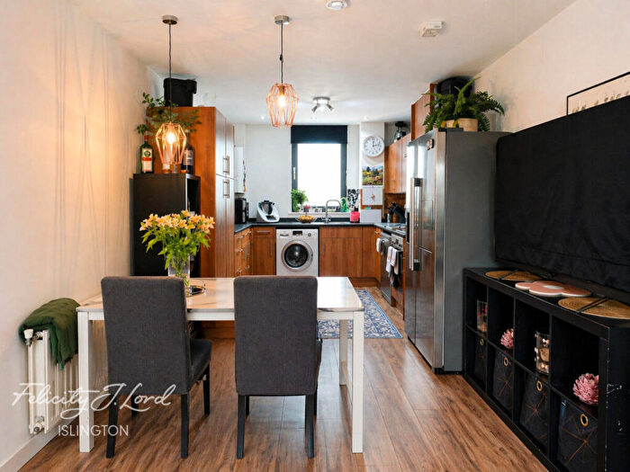 2 Bedroom Apartment To Rent In Isobel Place, London, N15