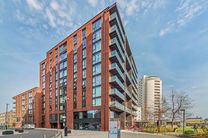 2 Bedroom Flat To Rent In Summerston House, Starboard Way, Canary Wharf, London, E16