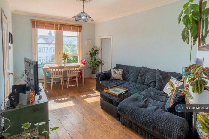 2 Bedroom Maisonette To Rent In Cavendish Road, London, SW12