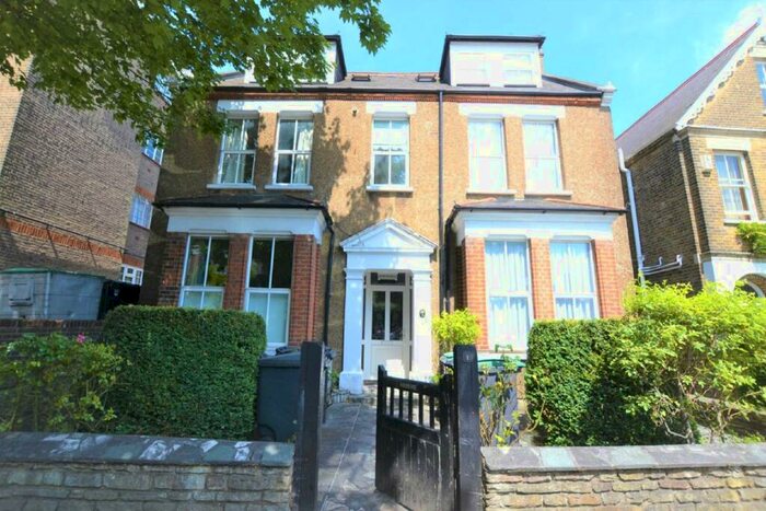 Flat To Rent In Muswell Road, London, N10
