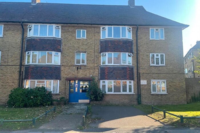 2 Bedroom Flat To Rent In Carpenters Road, Enfield, EN1