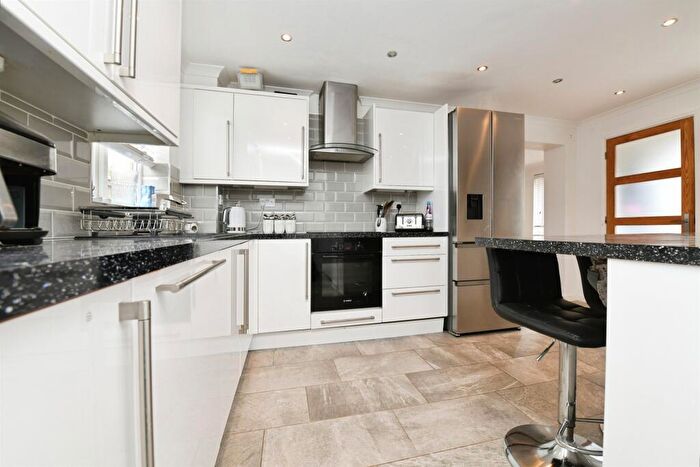 3 Bedroom Detached House For Sale In Bouchers Mead, Chelmsford, CM1