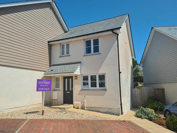 3 Bedroom Semi-Detached House For Sale In Chandler Park, Penryn, TR10