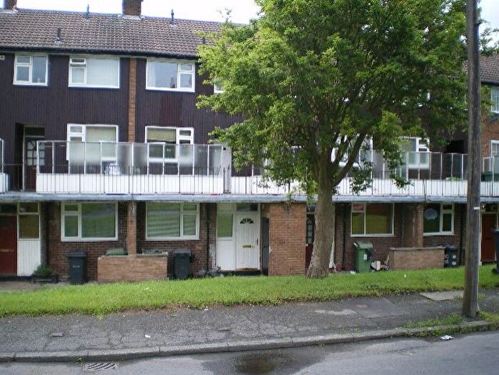 1 Bedroom Flat To Rent In Lincombe Drive, Leeds, LS8