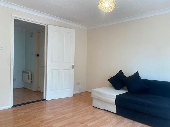 1 Bedroom Flat To Rent In Penny Royal Court, Reading, Berkshire, RG1