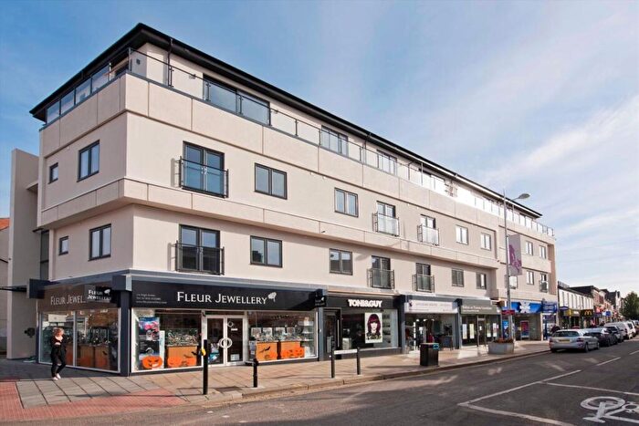 2 Bedroom Flat To Rent In Church Street, Walton-On-Thames, KT12