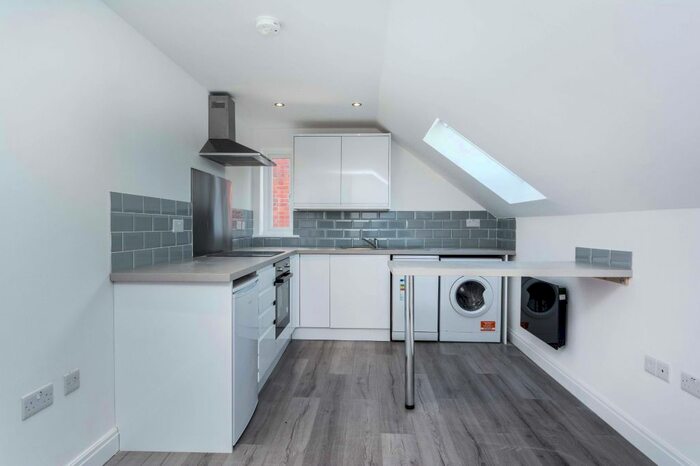 1 Bedroom Flat To Rent In West End Road, Mortimer Common, Reading, RG7