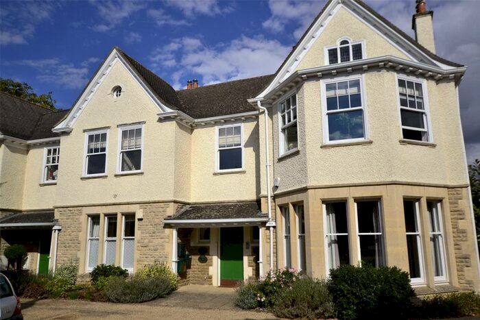 2 Bedroom Apartment To Rent In Oakfield Place, Witney, Oxfordshire, OX28