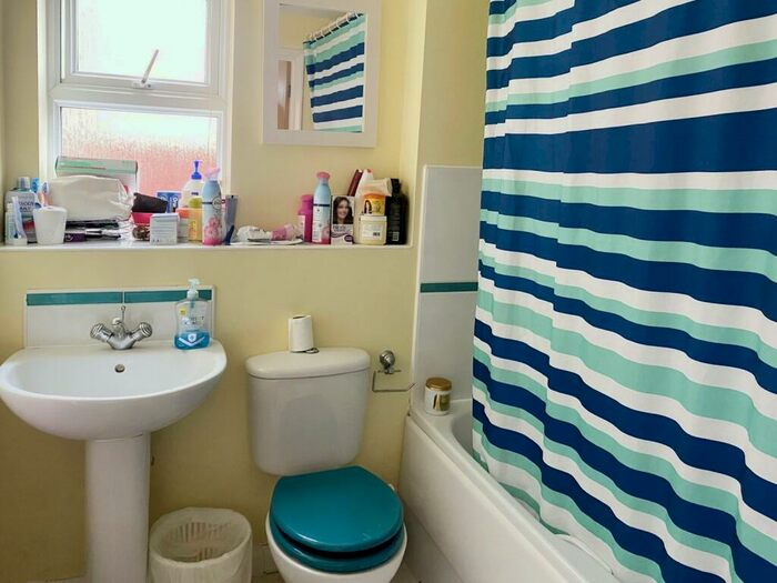 2 Bedroom Apartment To Rent In Alma Road, Banbury, Oxon, OX16