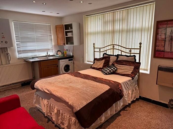 1 Bedroom Semi-Detached House To Rent In Orville Drive, Manchester, M19