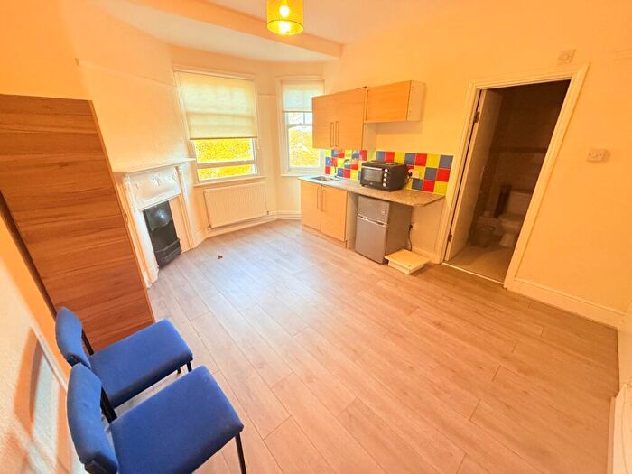 Studio To Rent In Cannon Hill, London, N14