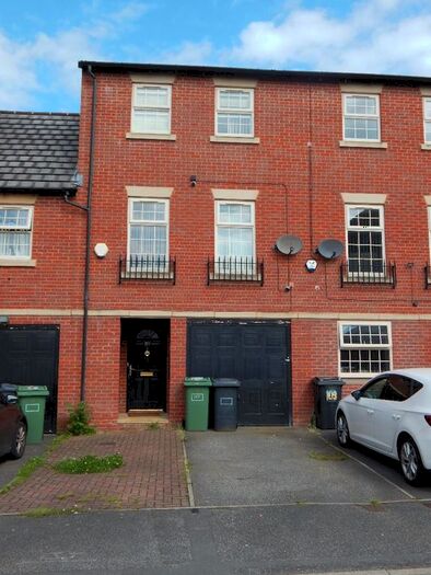 4 Bedroom Terraced House To Rent In Broomer Street, Ravensthorpe, Dewsbury, WF13