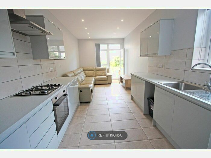 5 Bedroom Terraced House To Rent In Harriet Street, Cardiff, CF24