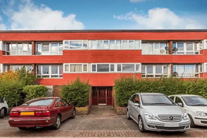 2 Bedroom Flat To Rent In Stourhead Gardens, Raynes Park, SW20